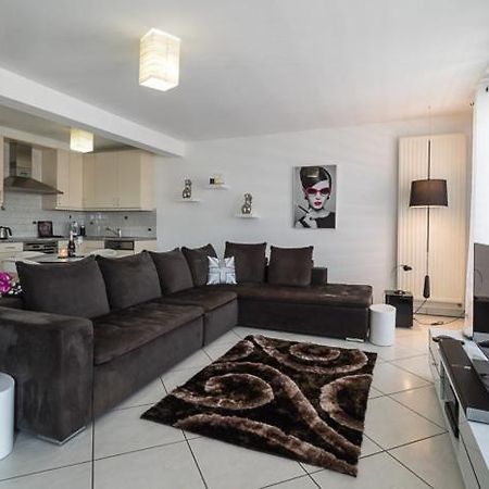 Luxury Penthouse Apartment With 3 Balconies -2 Bedrooms -Petrus View & Parking Люксембург Экстерьер фото