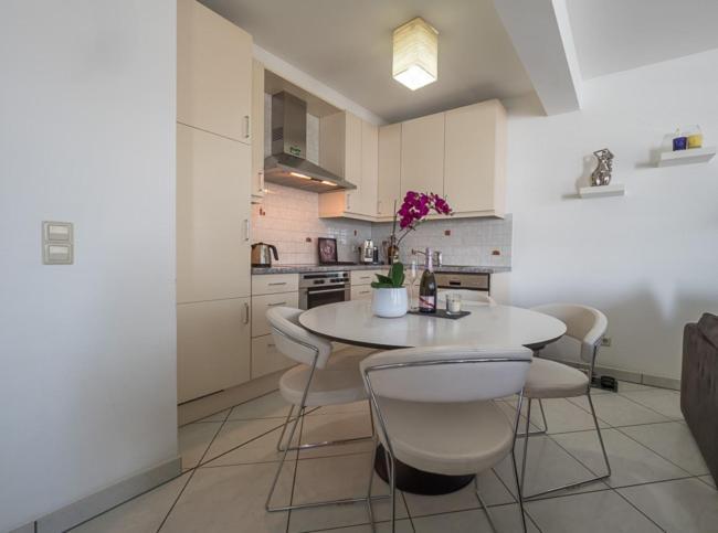 Luxury Penthouse Apartment With 3 Balconies -2 Bedrooms -Petrus View & Parking Люксембург Экстерьер фото