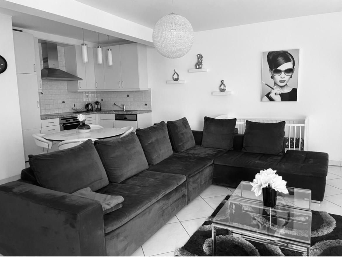 Luxury Penthouse Apartment With 3 Balconies -2 Bedrooms -Petrus View & Parking Люксембург Экстерьер фото